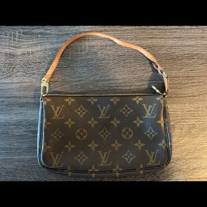 Authentic Louis Vuitton small purse / pochette!